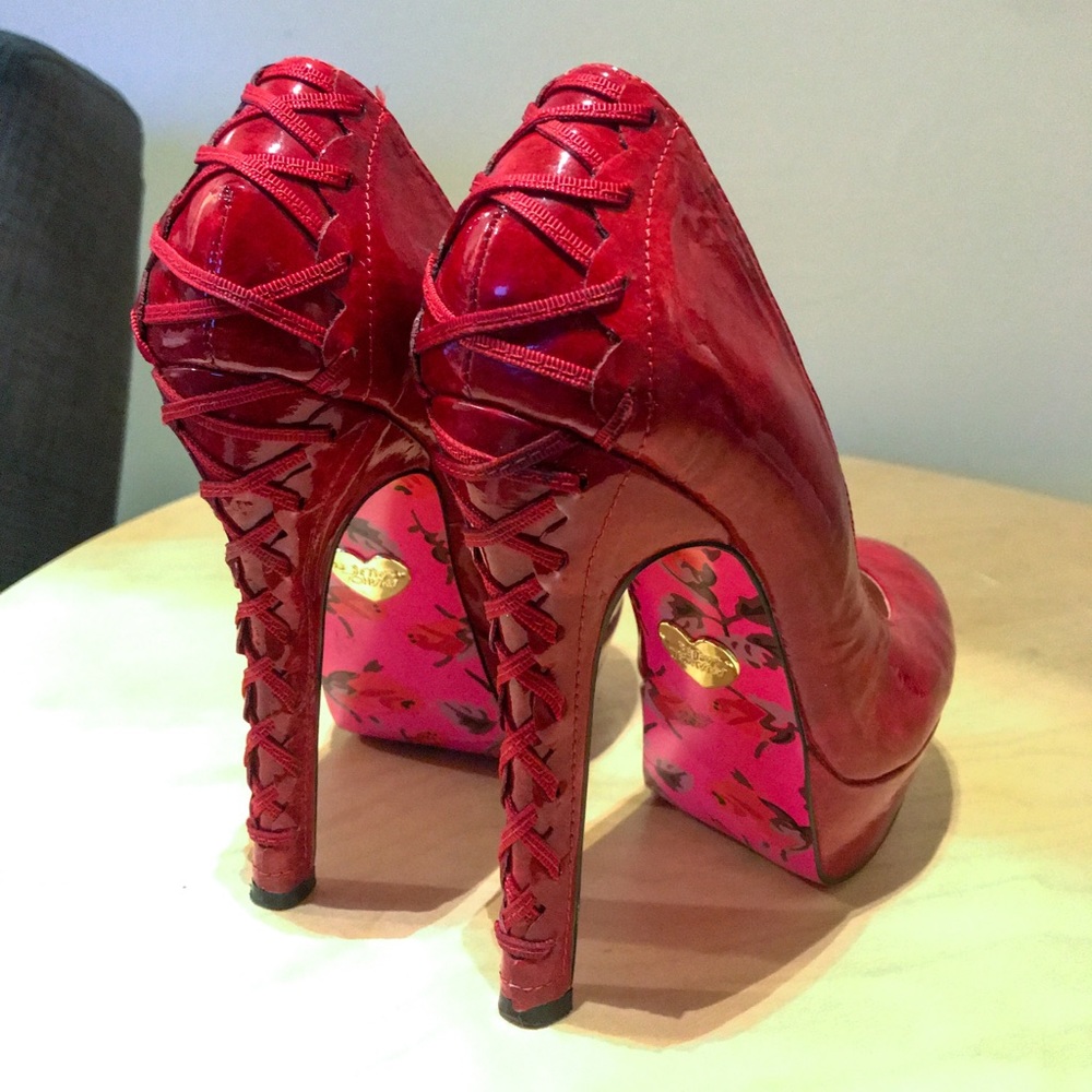 Betsey Johnson Dita Corset Back Pumps 7.5